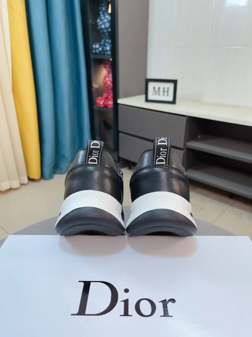 Men's men's shoes 💰440🌹🌹【Dior】Best-selling official website world premiere🔝High-end men's shoes brand official website latest series: The upper is made of imported cowhide with specially designed fabrics➕Mesh breathable lining. Make walking more convenient and comfortable! Compared with the official quality, Midea’s 1:1 replica. Create a fashionable personality to set off your uniqueness! A must-have for trendy men! Classic style. Men's sizes: 38-44.